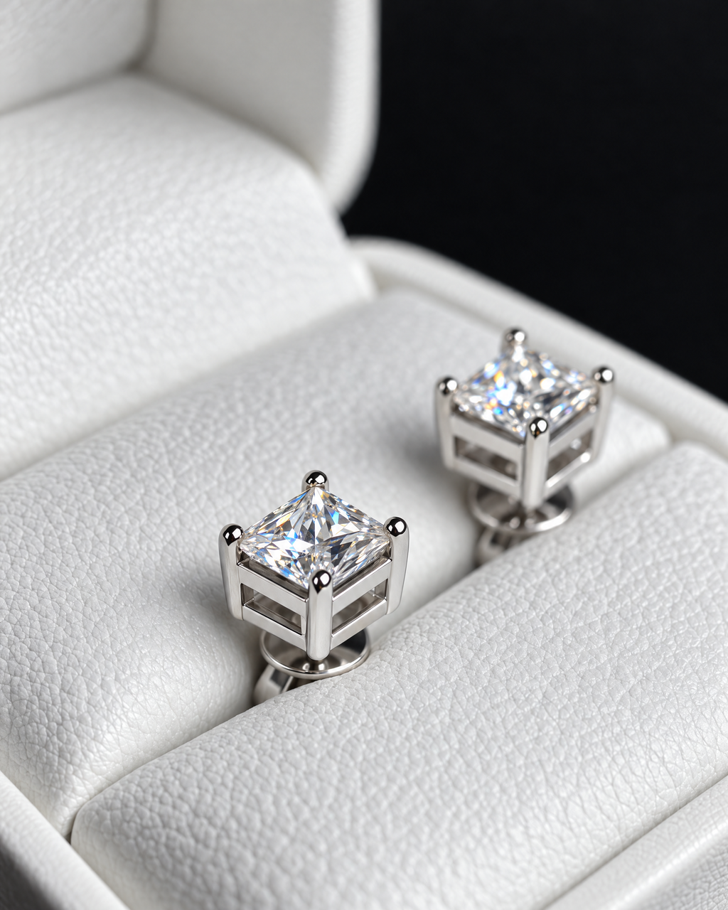 Pendientes Prism de moissanita en plata S925 — detalle de la montura