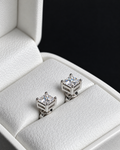 Pendientes Prism de moissanita en plata S925 — vista principal en estuche blanco